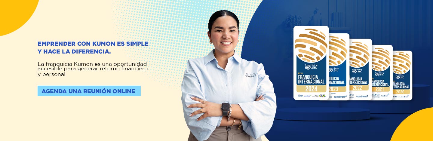 Orientadora de Kumon sonriendo y feliz por el éxito de tener su propio negocio, su franquicia Kumon